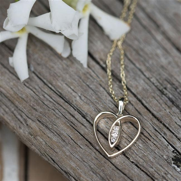9ct Gold Heart with 0..05 ct Diamonds At The Centre Of The Heart And A 9ct Gold Chain 