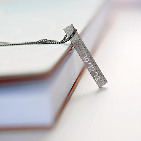 Brushed Men's necklace engraved with a Date on one side